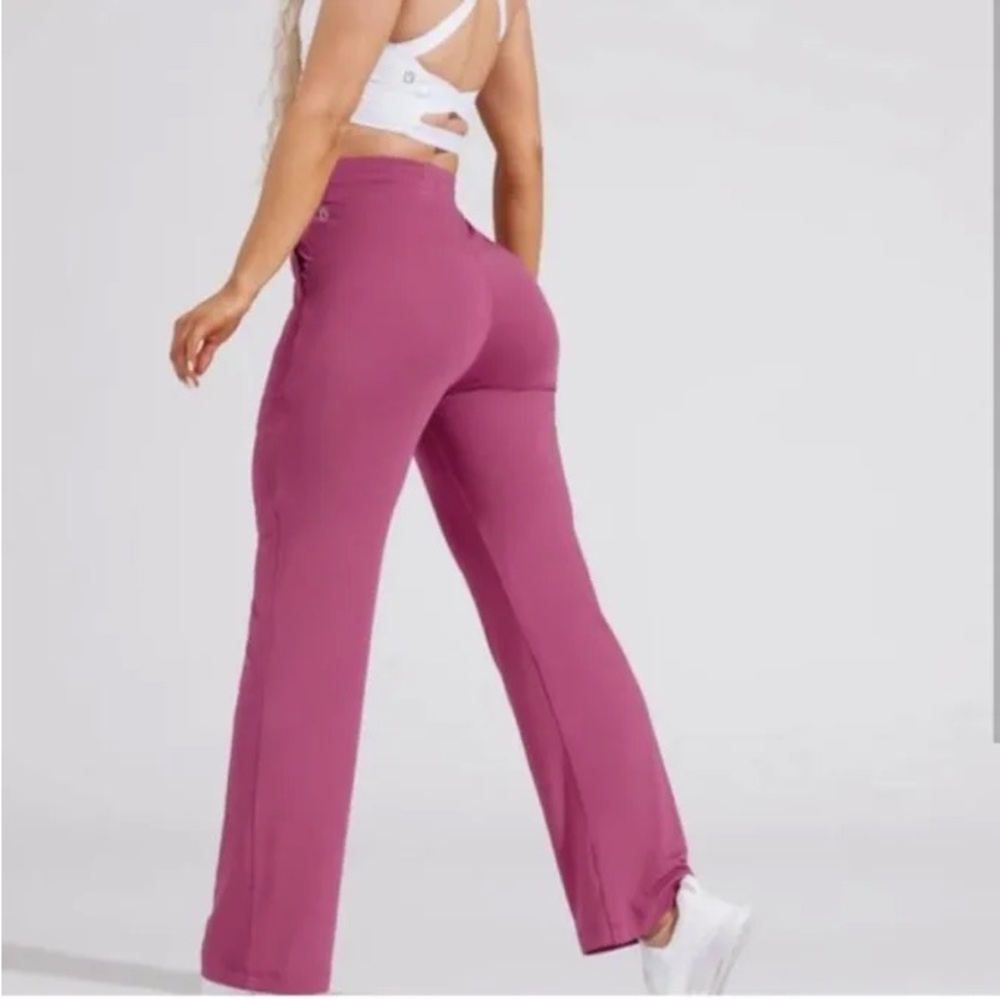 Buffbunny snack pant - size M   NWT!!